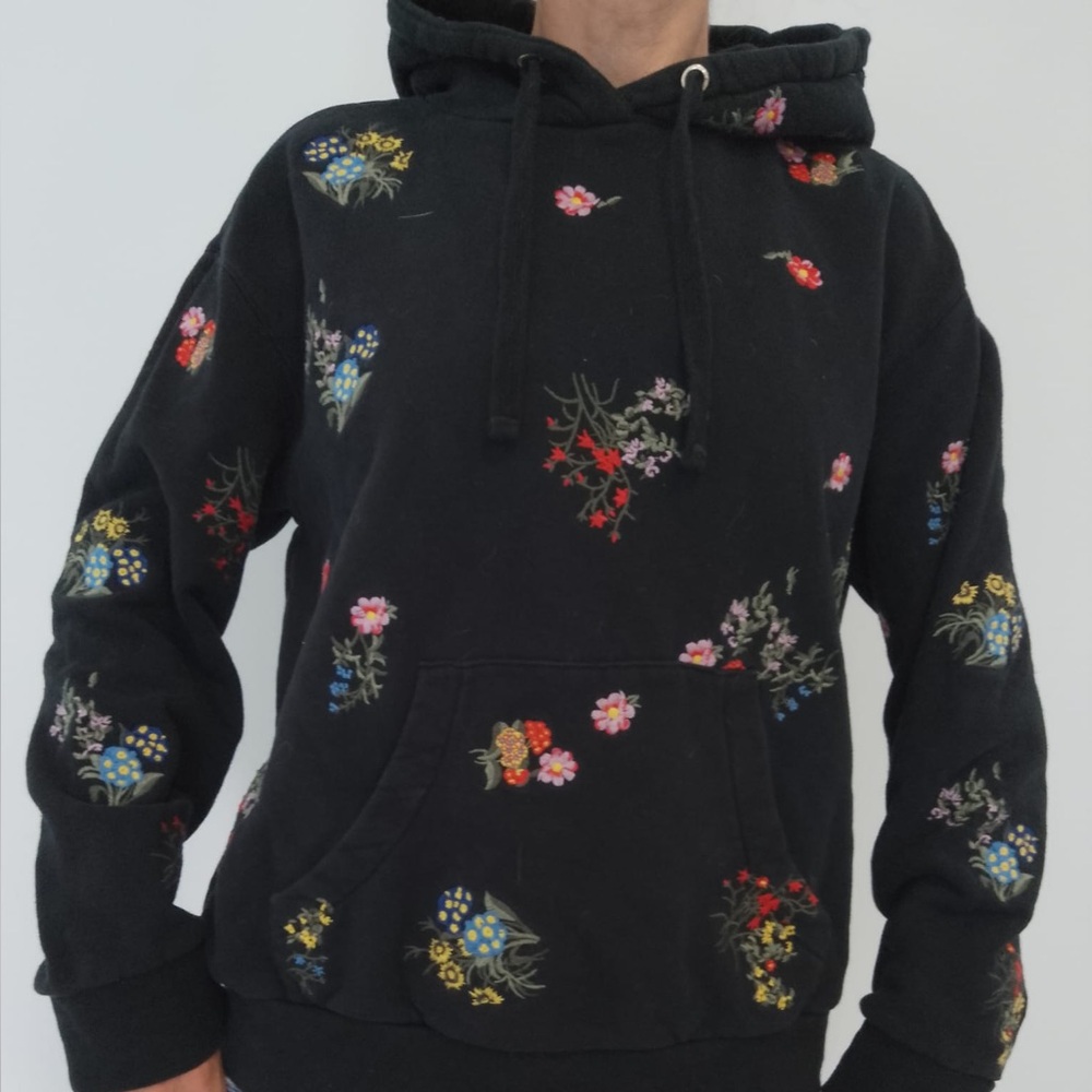 H&M Black Floral Sweatshirt